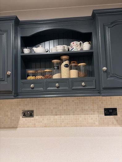Kitchen with Quartz worktop and Appliances