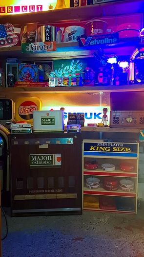 Vintage Wooden Major cigarette vending machine