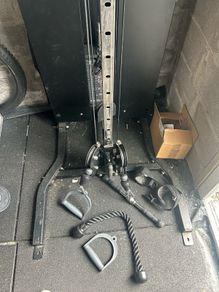 Bolt strength single column cable machine