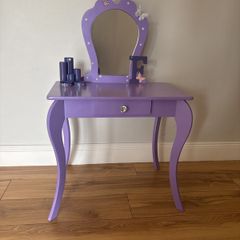Kid's Dressing Table