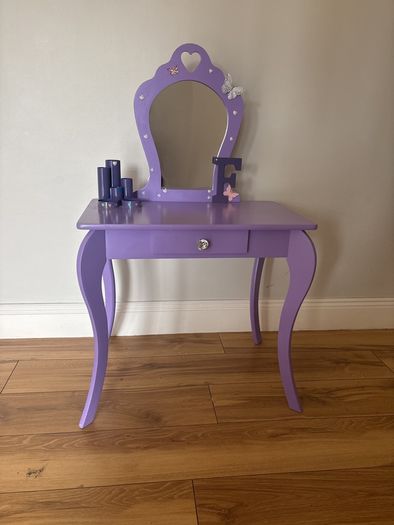 Kid's Dressing Table