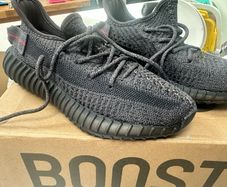 Black Yeezys uk 3.5