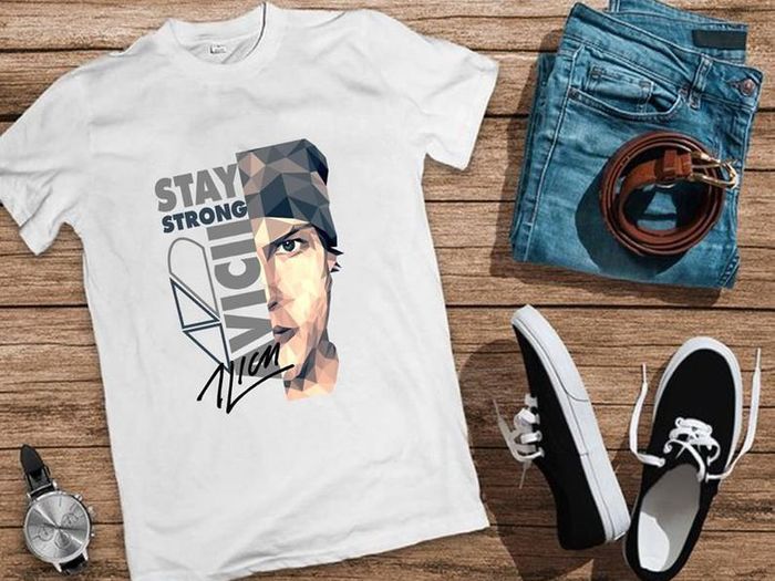 Avicii Dj t-shirt Avicii stay strong t-shirt with Avicii signature autograph t-shirt perfect gift present idea for man t-shirt top tee shirt
