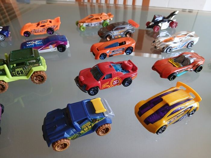 22 Hot Wheels Toy Cars Lot 1:64 Scale
