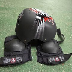 kids helmet with knee pads