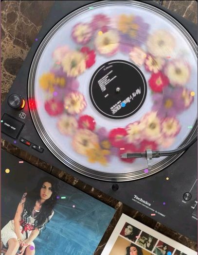 Amy Winehouse - Back To Black flower-filled vinyl LP