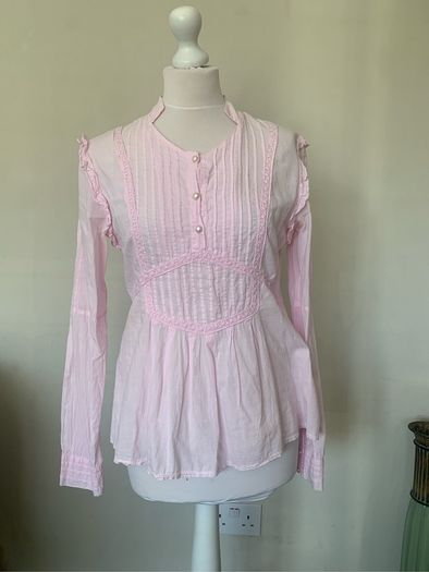 Vintage style pink blouse. Size M