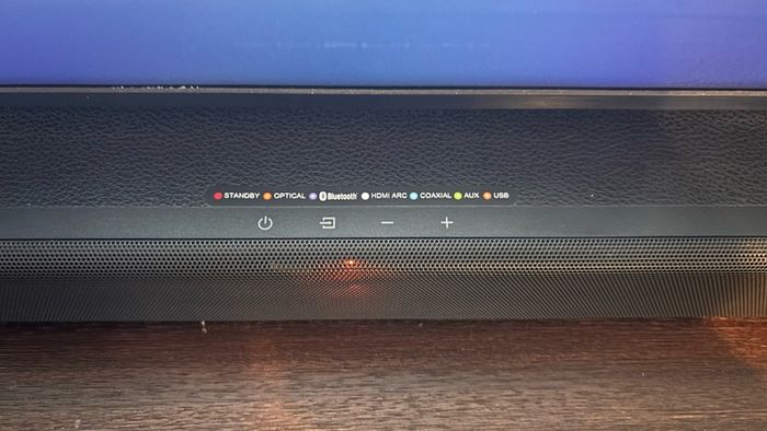 Samsung 50" QLED 4K Smart TV + Hisense HS214 Soundbar