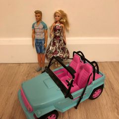 Bundle of 20+ Barbies and accessories