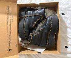 Dr.Martens Sinclair max plataform boots in black Pisa Leather
