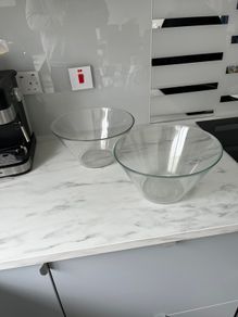 2 x Clear Glass Serving / Salad Bowls