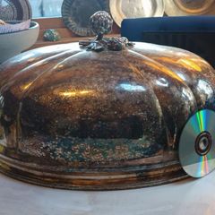 Cloche antique, very large, with family crest, Dub 18
