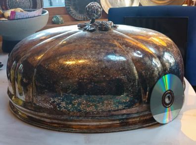 Cloche antique, very large, with family crest, Dub 18