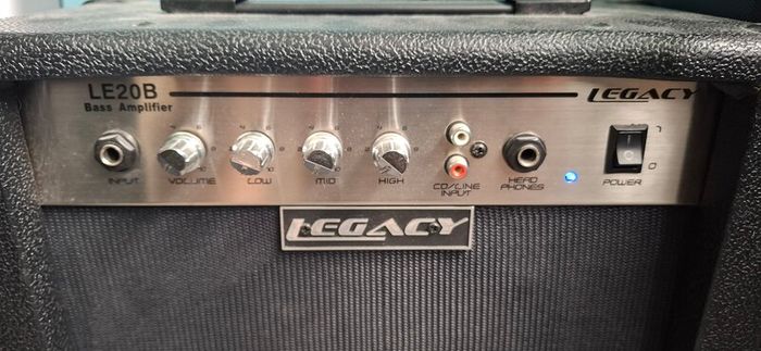 Bass amp (faulty)