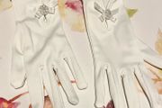 Communion gloves