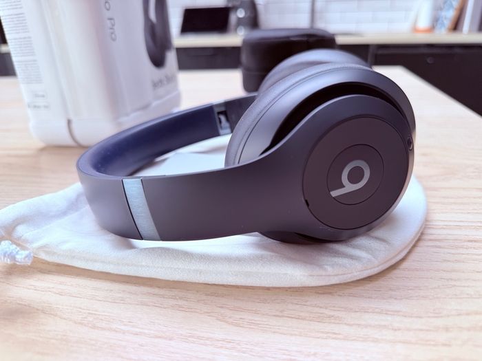 Beats Studio Pro Wireless Headphones Navy Brand New Apple Replacement