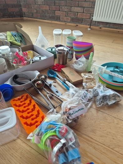 Kitchen items - bowls, serve ware, household etc.