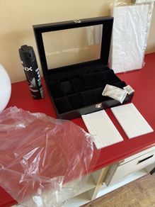 New watch box holds 12 watches