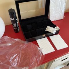 New watch box holds 12 watches