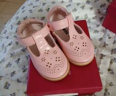 Girls shoes