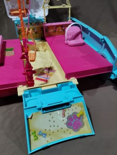 Barbie puppy van