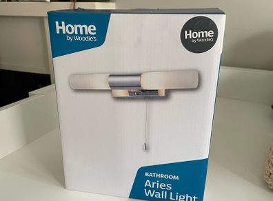 Woodie's bathroom wall light