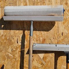 Levelling compound spiked roller and pin rake