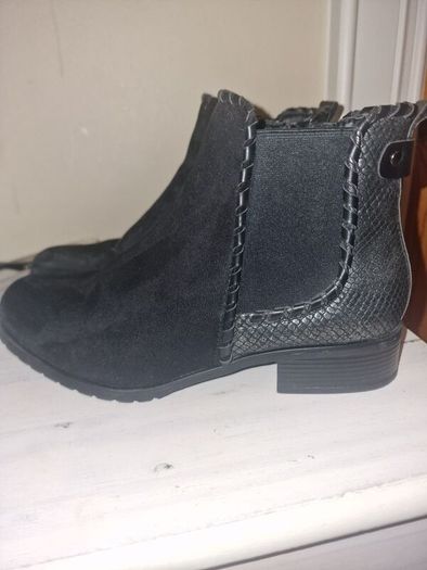 Erynn Chelsea Ankle Boots