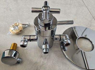 Thermostatic shower valve
