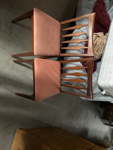 pair of chairs
