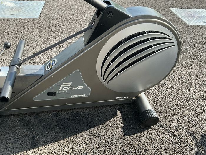 Proteus 5500 Rowing Machine