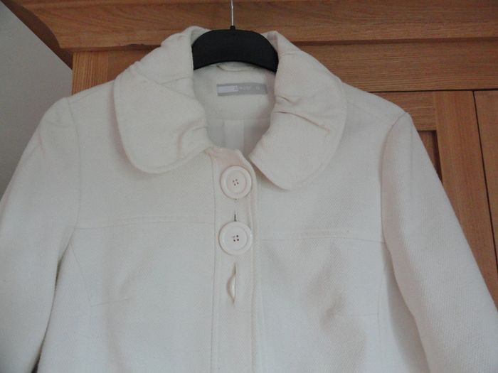 Gorgeous Off White Jacket Size 12