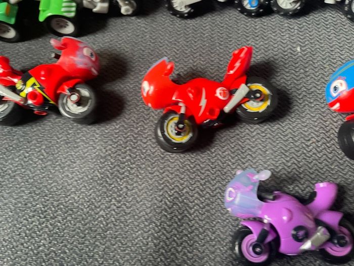 Ricky zoom figures
