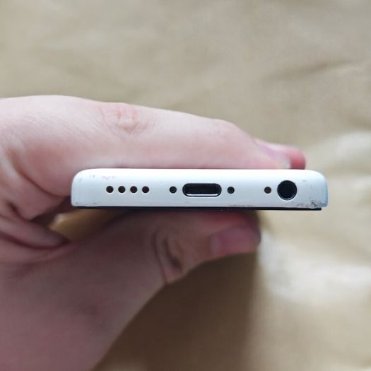 Apple iPhone 5c - 8GB - White - Activation locked - Parts only