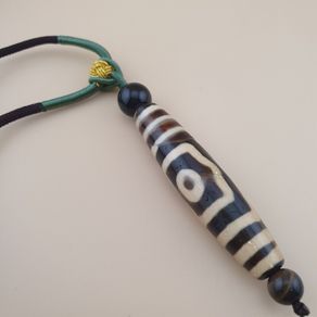 Vintage 3 Eyes Himalayan Tibetan Agate Dzi Bead Amulet