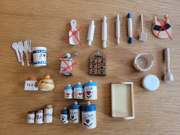 Dolls house miniatures / accessories - kitchen essentials