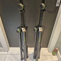speaker stands gravity