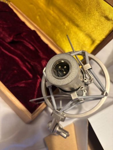 Peluso R14 ribbon microphone