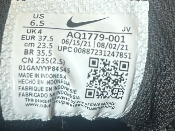 Nike runners size 4