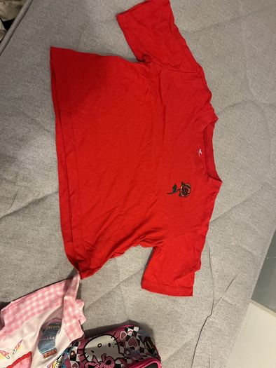 Holister red top