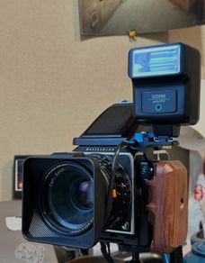 L plate + wooden handgrip for Hasselblad cameras