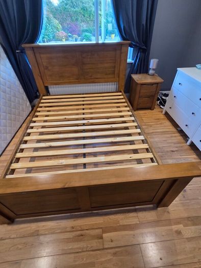 oak king and lockers to match