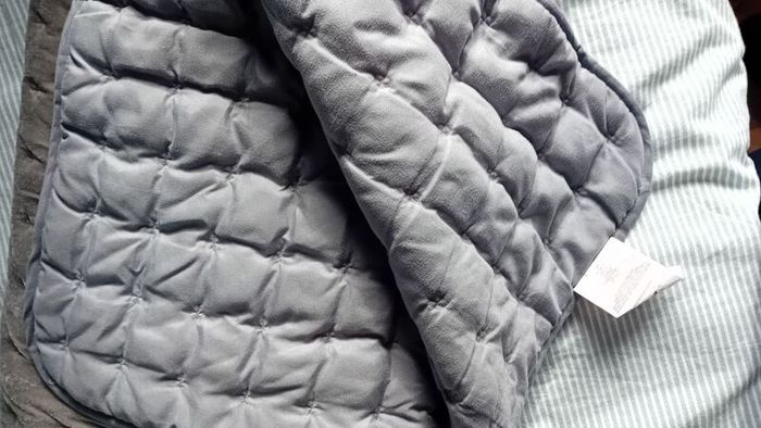 Throw/blanket quilted effect.