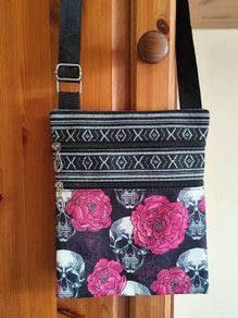 BNWT Skull & Rose Canvas Crossbody Bag - Gothic/Alternative