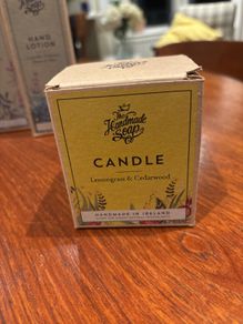 The Handmade Soap Company- Lemongrass and Cedarwood 160 gr Candle and 2 Free Travel Size items
