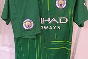 Manchester city goalkeeper jersey+shorts size small