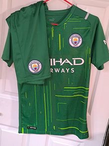 Manchester city goalkeeper jersey+shorts size small