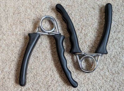 Metal spring/hand strengthener