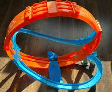 Hot Wheels Massive Look and tracks