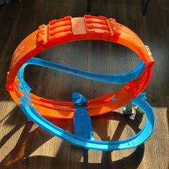 Hot Wheels Massive Loop and tracks